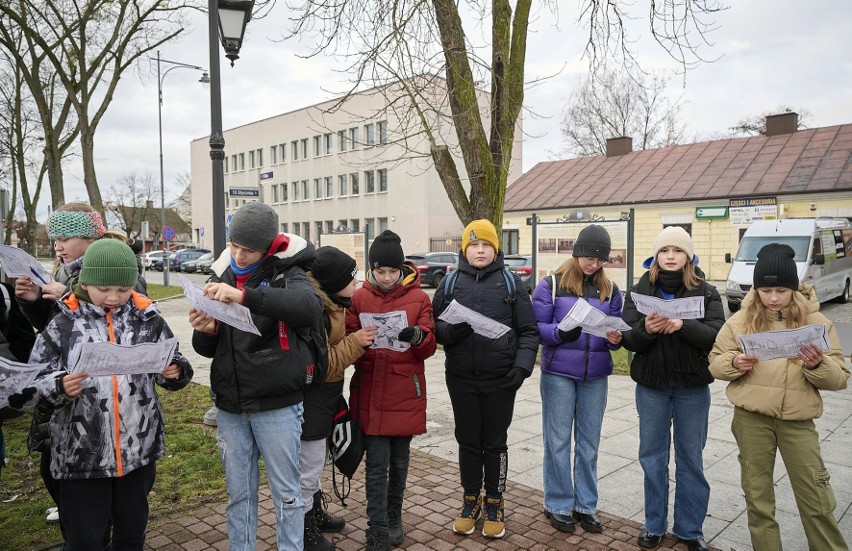 Uczniowie z Publicznej Szkoły Podstawowej numer 4 w Kozienicach uczestniczyli w marszu na orientację. Zobaczcie zdjęcia