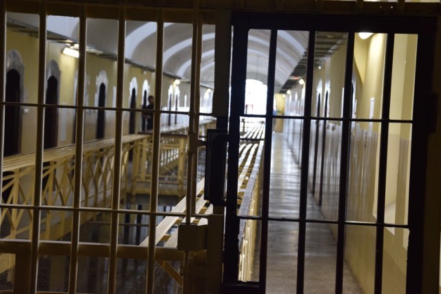 Więźniowie z Wronek skarżą się na fatalne warunki sanitarne oraz plagę szczurów. Funkcjonariusze więzienni zaprzeczają.