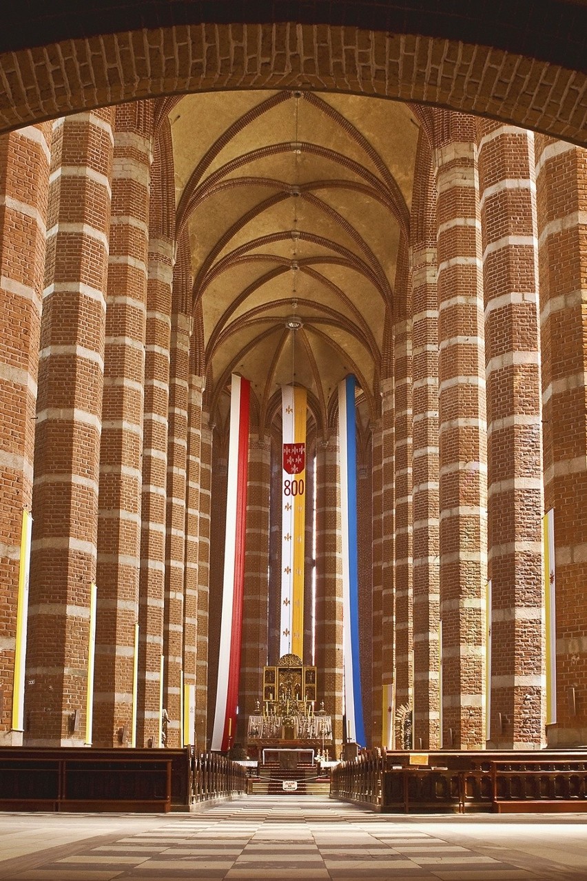 Wnętrze nyskiej bazyliki
