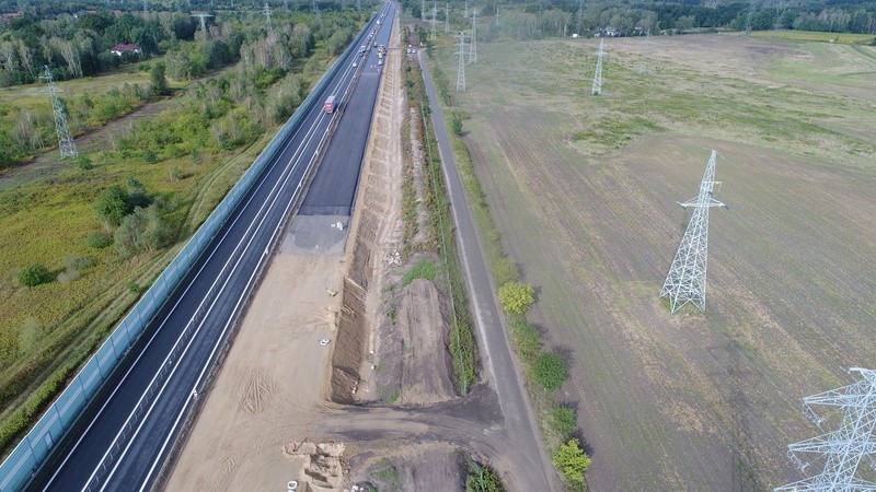 Budowa drugiej nitki obwodnicy Kobylanki, Morzyczyna i Zieleniewa. Podłączają nową jezdnię do starej [ZDJĘCIA] 25.10.2019