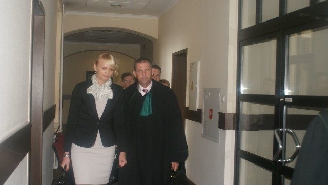 Katarzyna Światowa, prezeska Banku Spółdzielczego w Czersku, z jednym ze swych adwokatów Markiem Zalewskim