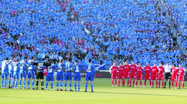 Aż siedem ligowych spotkań Ruchu z Górnikiem rozegrano na Stadionie Śląskim. Ostatnie z nich miało miejsce  28 lutego 2009 roku. Na tym obiekcie padłe też rekord frekwencji na Wielkich Derbach Śląska.  23 czerwca 1968roku mecz w Chorzowie oglądało 80 tysięcy widzów