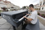 Fortepian Cadenza wrócił na rynek w Rzeszowie. Przyjechał z naprawy z Gliwic [WIDEO]