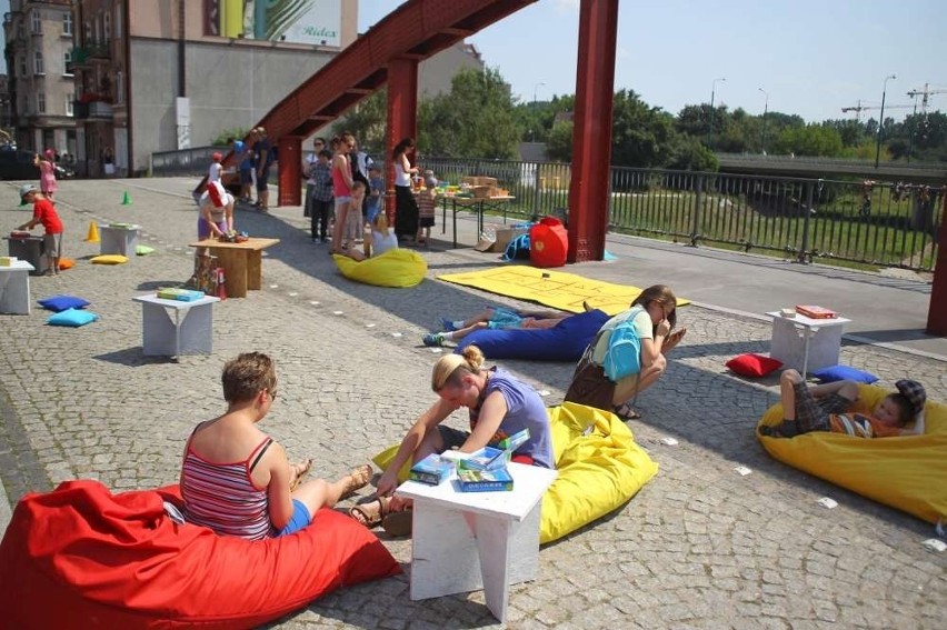 Gry i zabawy po sumie na moście Jordana w Poznaniu