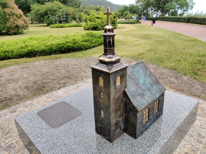 W międzywojniu był symbolem polskości. Miniatura zniszczonego przez Niemców kościoła pw. św. Józefa stanęła w Orłowie