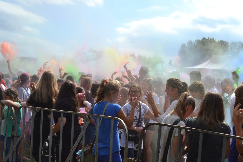 Festiwal kolorów w parku Lisiniec przyciągnął tłumy. To było...
