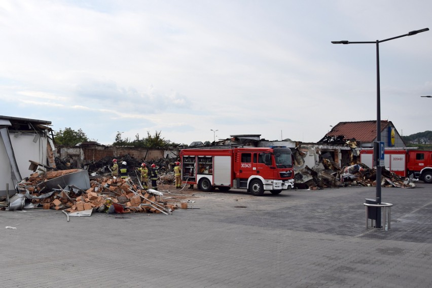 Koniec akcji strażaków po pożarze „Lidla” w Kielcach. Straty są gigantyczne [WIDEO, ZDJĘCIA]