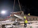 Niecodzienna nocna operacja na budowie mostu nad Sołą w Oświęcimiu. Nawet mróz -17 nie przeszkodził drogowcom. Zobaczcie zdjęcia
