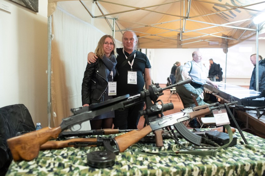 Wystawa broni palnej na finał Targów Łowieckich w Krakowie. Prawdziwa gratka dla fanów militariów. Pokazano ponad 300 eksponatów