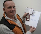 Uratował bezdomnego z pożaru. Dziś odebrał medal nadany przez prezydenta RP