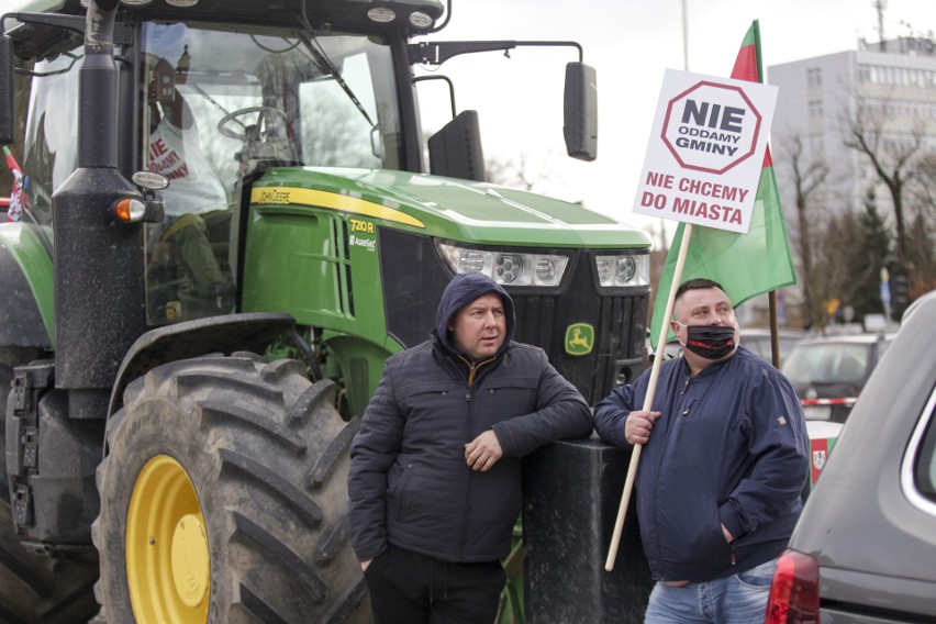 Demonstracja w Słupsku. Mieszkańcy gminy Słupsk nie chcą przyłączenia do miasta