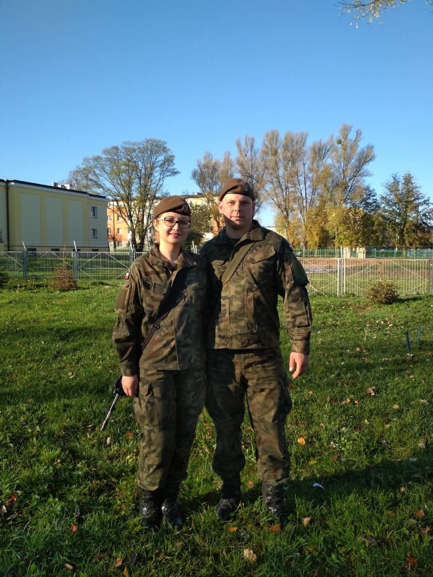 Aleksandra Józefko i Kamil Janiszewski z Radomia są parą. Razem służą w Wojskach Obrony Terytorialnej, wspólnie złożyli przysięgę