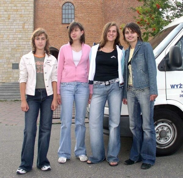 Cztery dziewczyny z Makowca (od lewej): Sylwia Mąkosa, Magda Maleta, Paulina Kowalczyk i Anna Sowa liczą, że spotkają się z papieżem Benedyktem XVI.