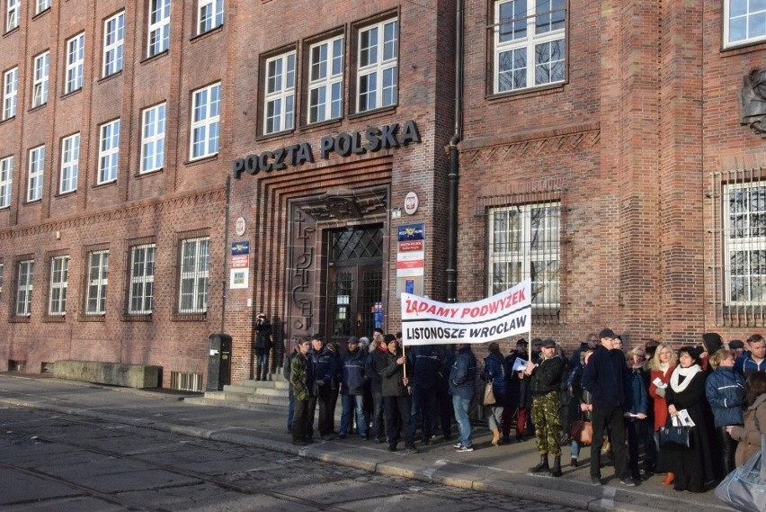 Protest listonoszy we Wrocławiu [ZDJĘCIA]