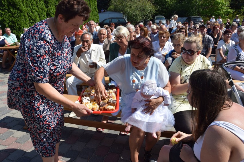 Parafia pw. św. Maksymiliana Marii Kolbego w Barcinie, z ks....