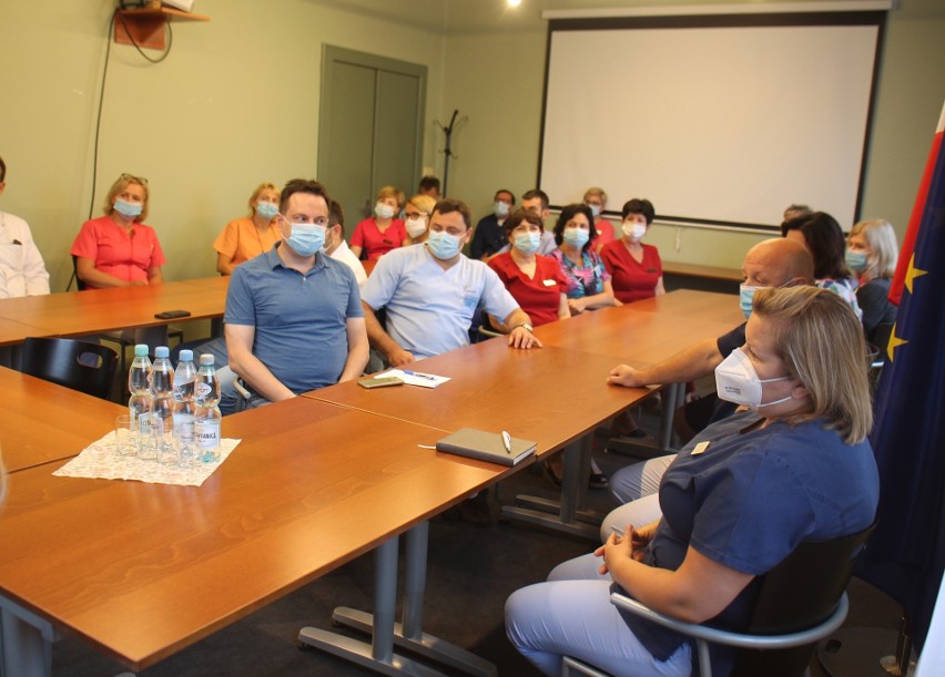 Nowy dyrektor jarosławskiego szpitala spotkał się z pracownikami. Piotr Pochopień od dzisiaj jest dyrektorem Centrum Opieki Medycznej