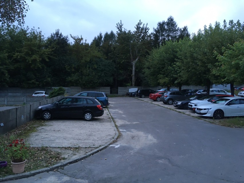 Sztuka parkowania w Łodzi. Coraz więcej łodzian wybiera parkingi strzeżone