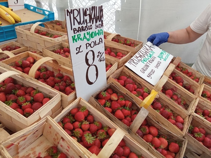 Truskawki i czereśnie na bazarach w Kielcach w piątek 17 czerwca. Ile kosztują? Sprawdziliśmy ceny