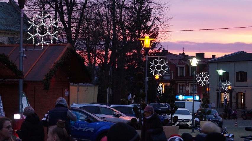 Kłobuck: Tłumy na otwarciu lodowiska i uruchomienia...