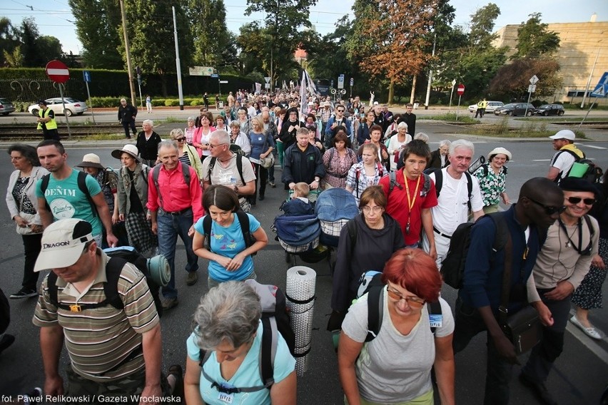 Wrocław: Wyruszyła piesza pielgrzymka na Jasną Górę (ZDJĘCIA)