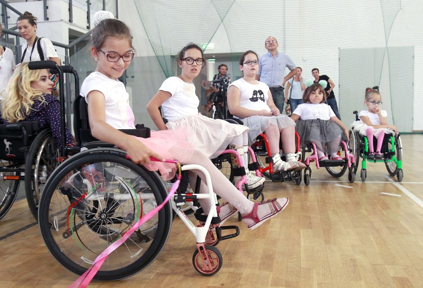 Warsztaty taneczne dla dzieci niepełnosprawnych w Łodzi. Tańce na wózkach inwalidzkich [ZDJĘCIA]