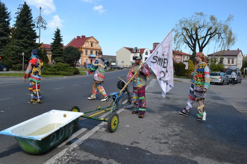 Wilamowskie śmiergusty 2014, czyli leją od samego rana