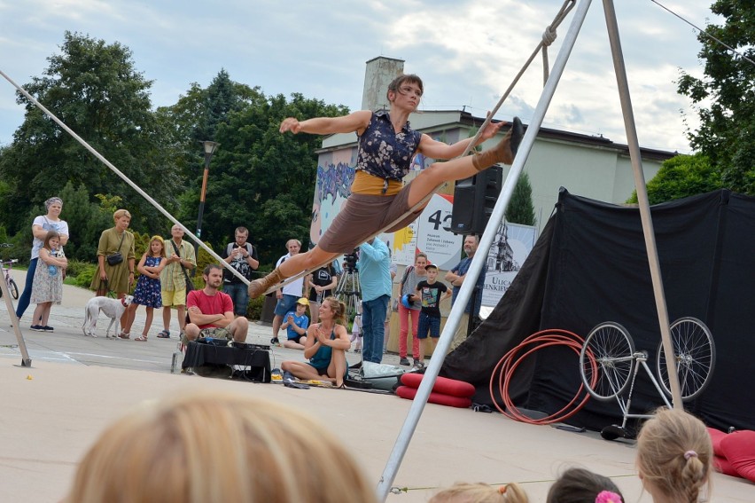 V Wakacyjny Festiwal Sztuki dla Dzieci i Młodzieży Hurra! ART! W Kielcach Brawurowo rozpoczął się w Kielcach