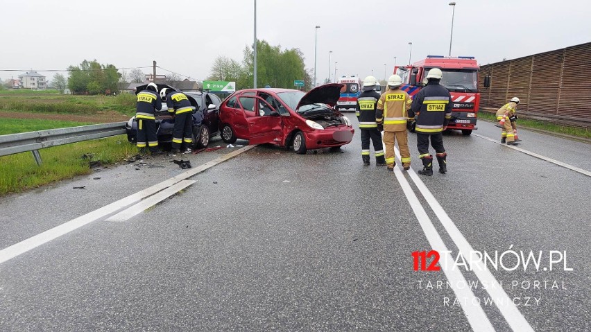 Wypadek na DK 94 przy wjeździe do Wojnicza. Na drodze są utrudnienia w ruchu 