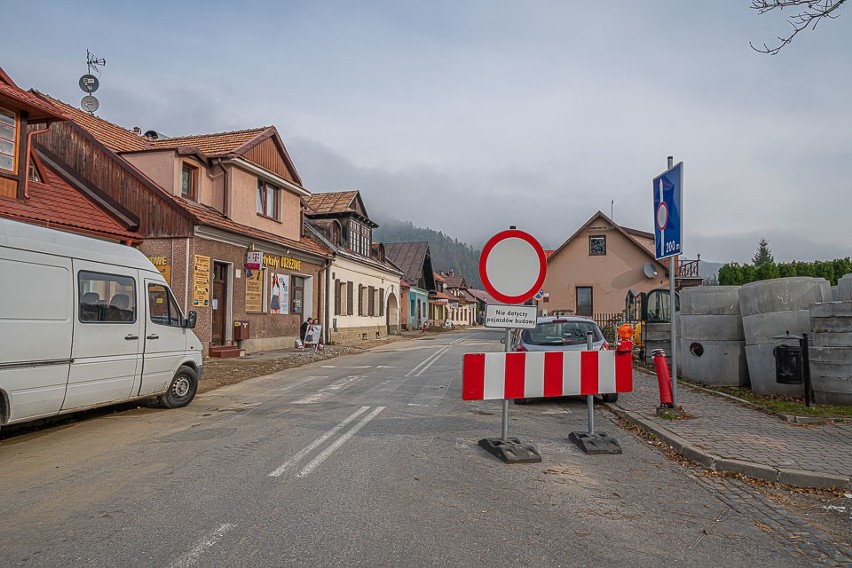 Deptak w centrum Muszyny coraz bliżej ukończenia. Jeszcze w tym roku nim pospacerujemy [ZDJĘCIA]