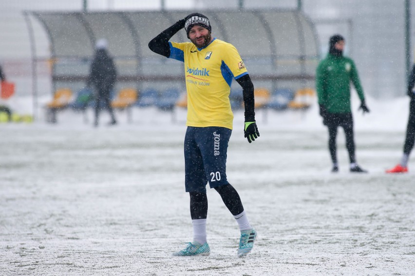 Piłkarskie kluby z Lubelszczyzny sparowały w zimowej aurze. Zobacz zdjęcia