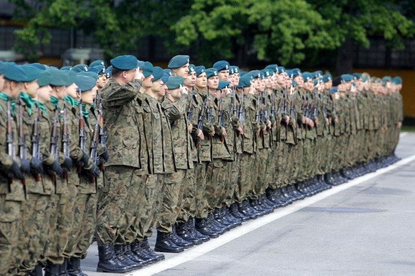 Prawie 200 nowych żołnierzy we Wrocławiu. Dziś złożyli przysięgę (ZDJĘCIA)