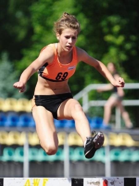 Klaudia Dobkowska pewnie wygrała walkę o awans na dystansie 400 metrów przez płotki.