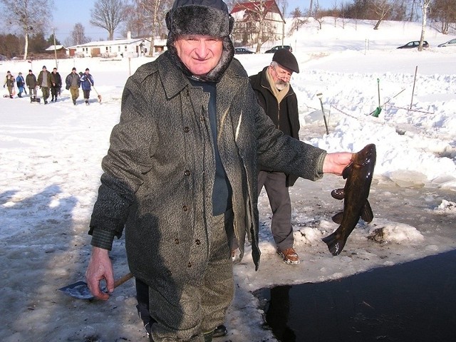 Ratowali ryby przed uduszeniem