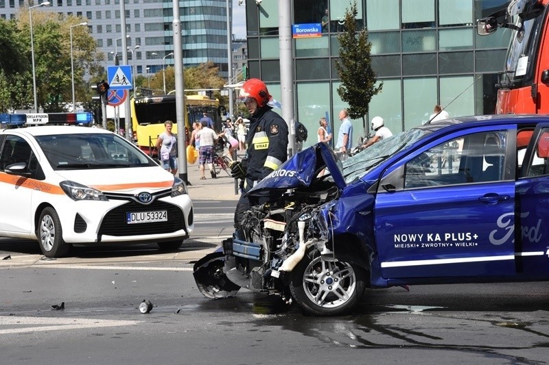Wypadek przy Wroclavii. Osiem osób rannych, w tym dwie ciężko