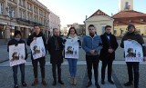 Białystok. Kocham Polskę - walentynkowa odsłona kampanii społecznej Młodzieży Wszechpolskiej 