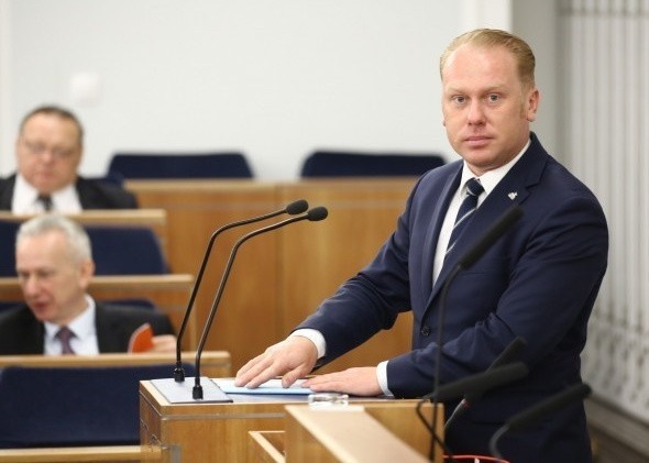 Grzegorz Peczkis był senatorem w kadencji 2015-2019. Pod koniec 2019 roku trafił do rady nadzorczej kędzierzyńskich Azotów.