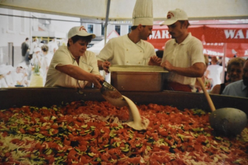 W 2003 roku w Pleszewie powstała gigantyczna sałatka...
