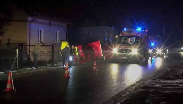 Do wypadku doszło w czwartek około godz. 22, na prostym odcinku drogi w Wyszatycach niedaleko Przemyśla.