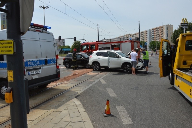 Kolizja na skrzyżowaniu al. Wyszyńskiego z ul. Retkińską.