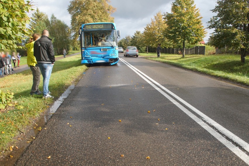 Kolizja samochodu i autokaru na ulicy 3go Maja w Słupsku