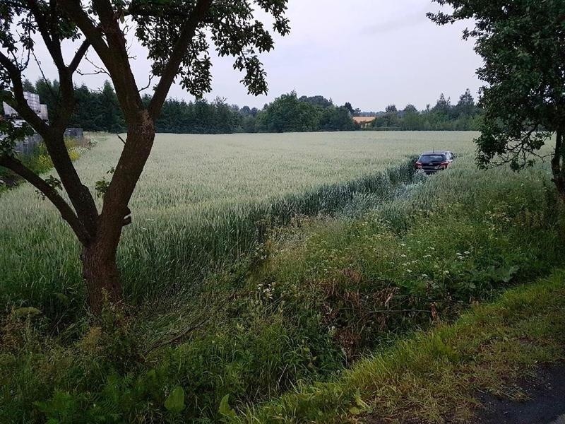 Policjanci poszukują kierowcy, który spowodował niebezpieczną sytuację na ul. Beskidzkiej i odjechał