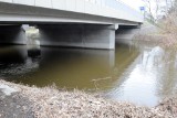 Stany ostrzegawcze na dwóch rzekach w powiecie kieleckim i Kielcach. Będą podtopienia?