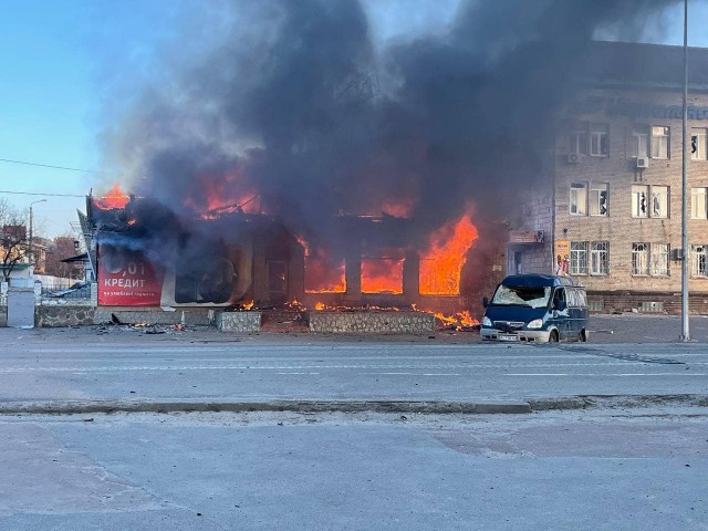 W wyniku piątkowego ataku moździerzowego sił rosyjskich na Makarów zginęło siedem osób, a kolejnych pięć zostało rannych