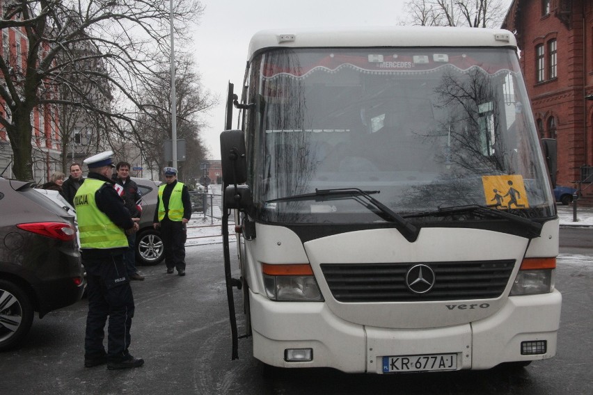 Ferie zimowe 2015 w Łódzkiem: Na drogi wyjedzie więcej patroli policji [ZDJĘCIA]