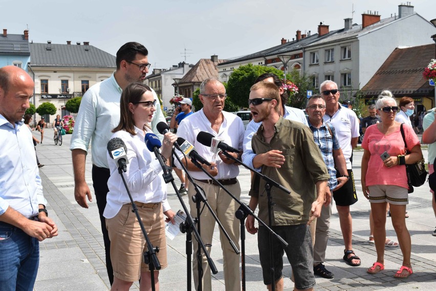 Nowy Targ. Gorąco na spotkaniu Koalicji Obywatelskiej. Były wulgaryzmy, wywrócona kamera i operator