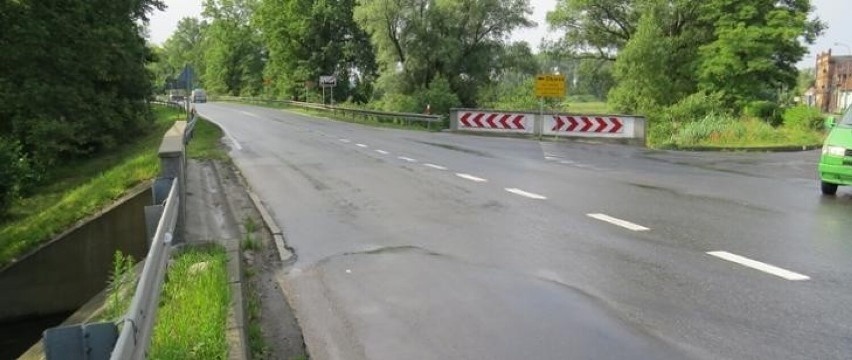 Niewielki mostek na wjeździe do Krosna Odrzańskiego zostanie...