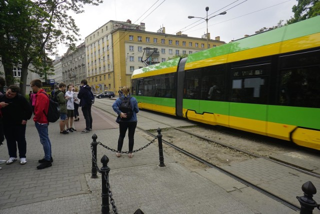 W związku z bójką ruch tramwajowy w kierunku centrum był wstrzymany od godziny 9.50 do 10.04.