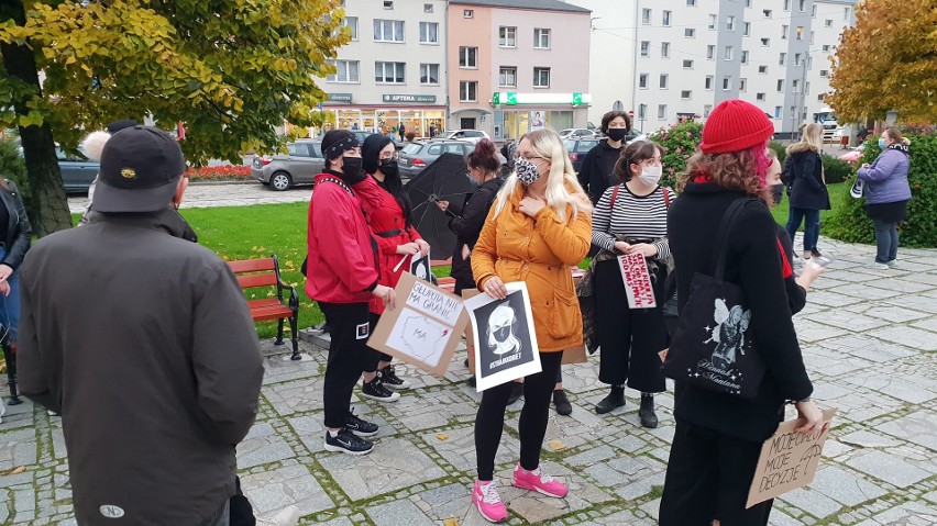 Strajk Kobiet w Strzelcach Opolskich. Część radnych miejskich wyszła do protestujących
