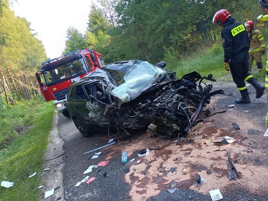 Groźny wypadek na drodze Koplany - Pomigacze. Samochód osobowy dachował. Kierowca trafił do szpitala. Policja: To była kolizja [ZDJĘCIA]