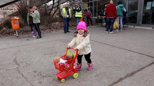 W środę 16 marca około południa kolejna grupa - ok. 40 osób - opuściła poznańską Arenę. Uchodźcy z Ukrainy pojechali do Pleszewa.Zobacz więcej zdjęć --->